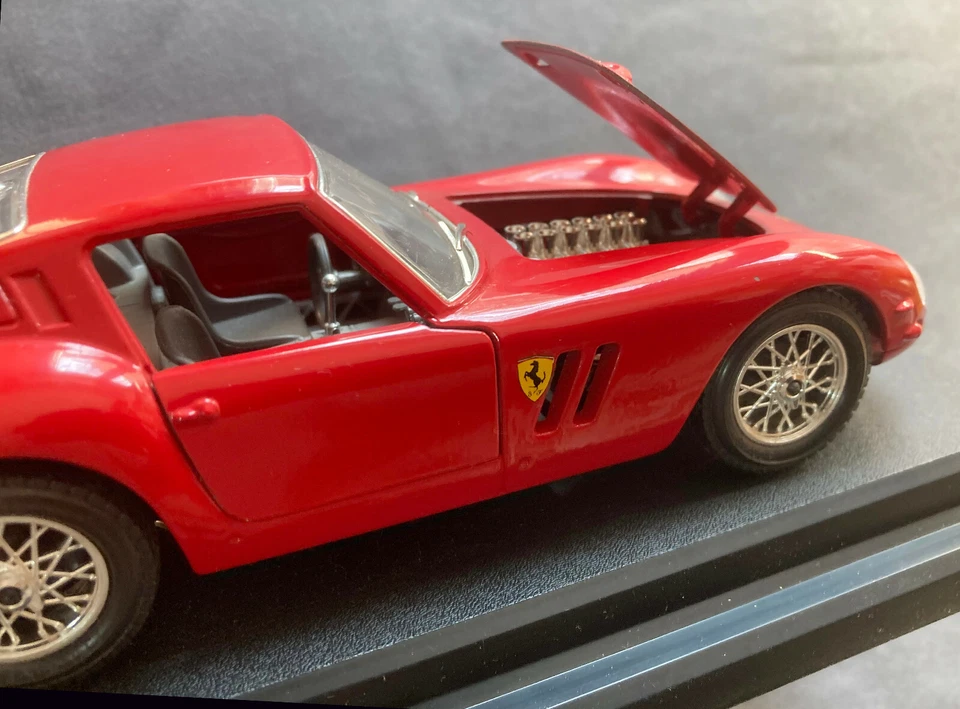 BBurago Die Cast 1/24 metal model 1510 rosso FERRARI 250 GTO 1962 con scatola  - Immagine 4 di 4