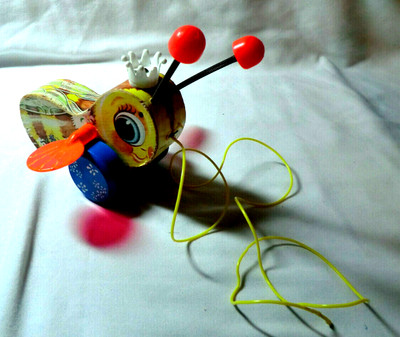 Fisher Price Queen Buzzy Bee - 444