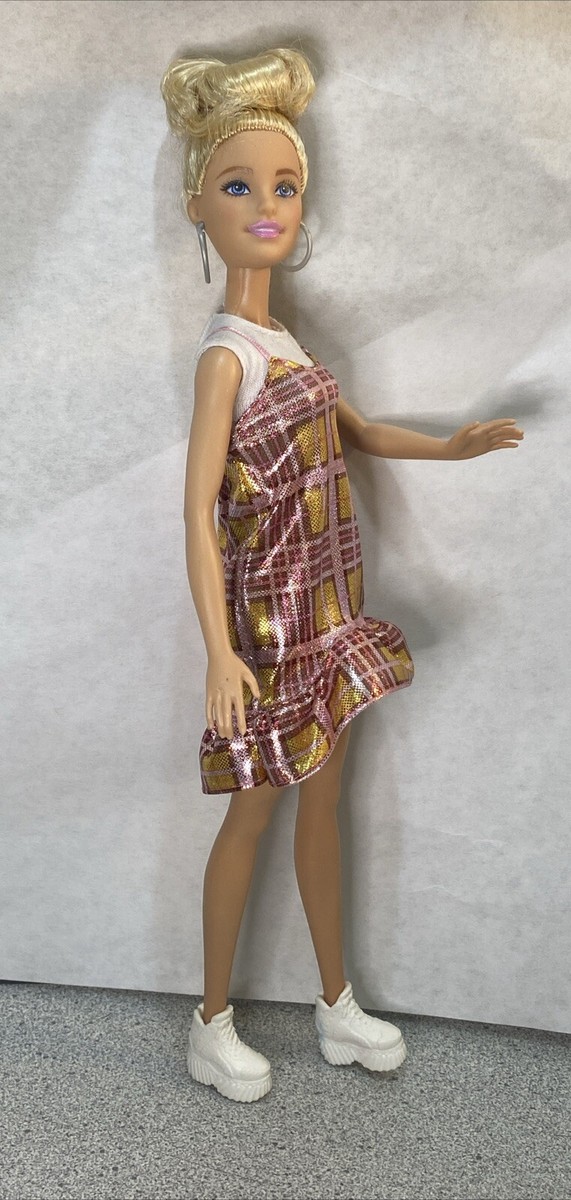 barbie fashionistas barbie doll gold dress Guo Pei Barbie® Doll Wearing Golden-Yellow Gown main image 1