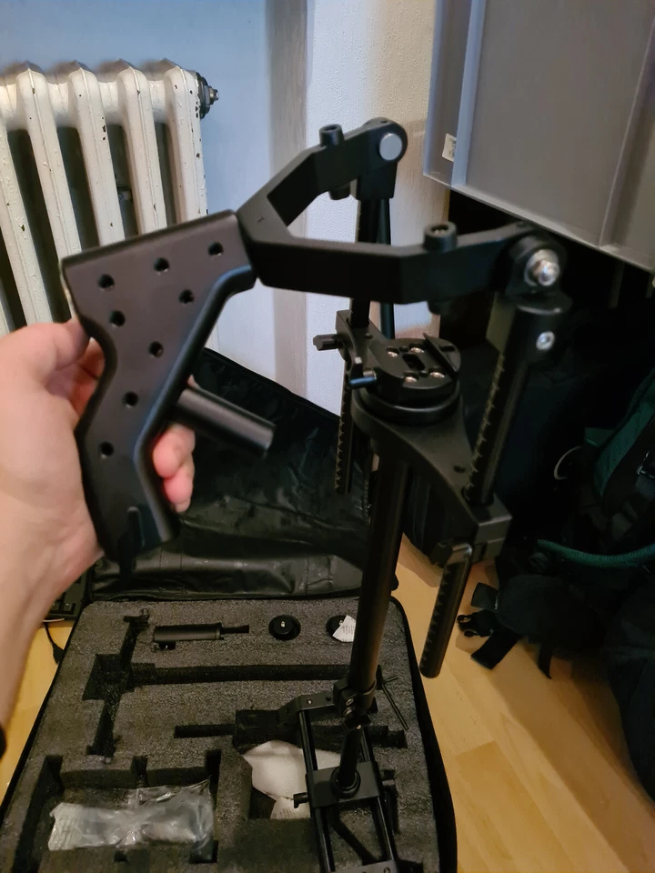 Handgeführter Kamerastabilisator FLYCAM G-Axis 5000 - Bild 2 von 2