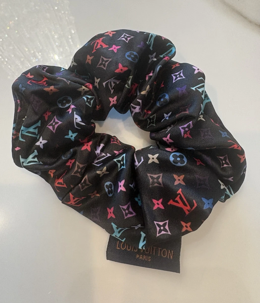 LOUIS VUITTON BLUE METALLIC/BLACK HAIR BAUBLES Louis Vuitton Blue/Black Resin Hair Cubes | Yoogi main image 2