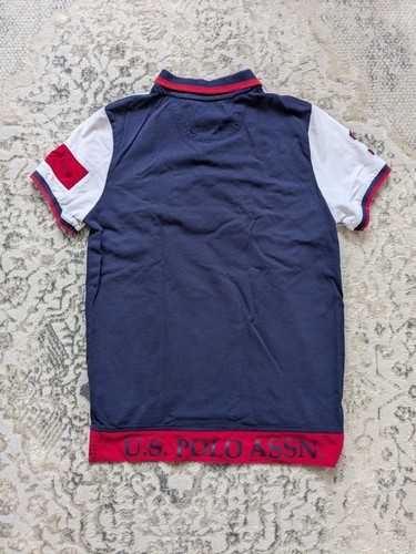 Polo de Estados Unidos Assn America para hombre pequeño 100 % algodón rojo, blanco y azul - Imagen 2 de 4