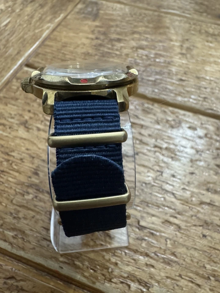 Vostok Comandisky Men's Vintage Mechanical Watch USSR Soviet . Golden Tone - Image 4 of 4