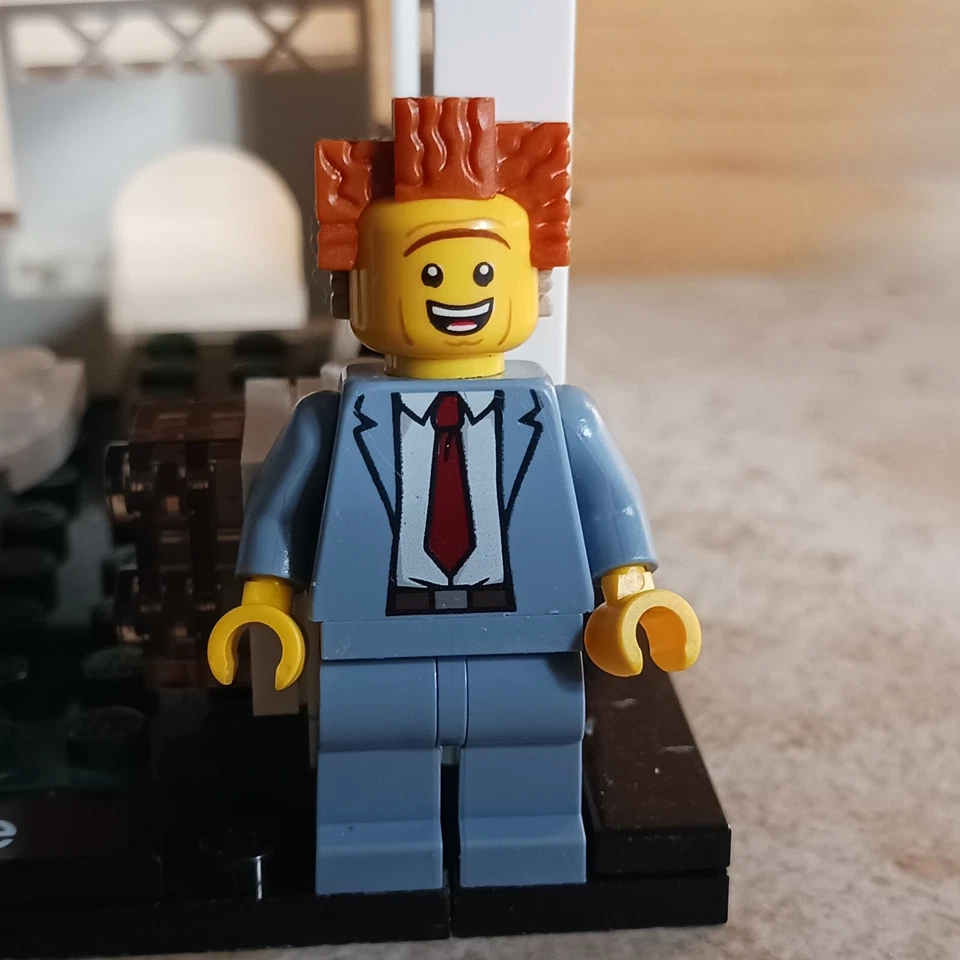 LEGO White House Trump Demolished Rebuild Needed President Figure Included Parts - Image 2 of 4