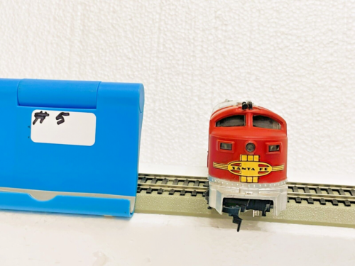 SANTA FE HO-AHM FM Tempo Diesel Locomotive #5028 - Picture 8 of 11
