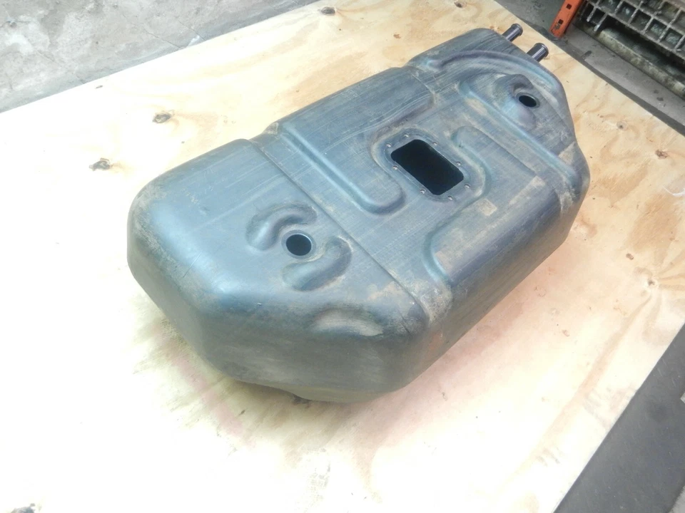 Jeep Wrangler YJ 87-95 Plastic Poly 20 Gallon Gas Fuel Tank Foto 3 de 4