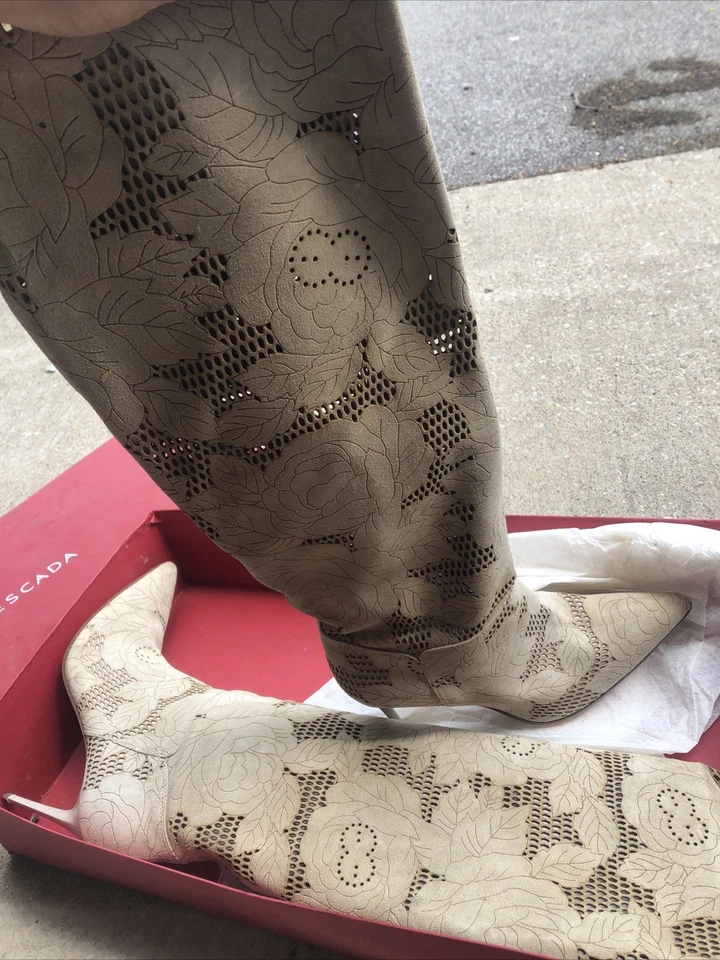 Botas altas Escada genuinas color beige para mujer talla 39 Foto 2 de 4