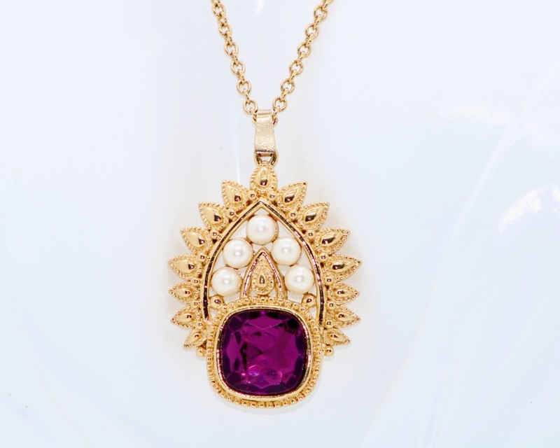 Vintage Shaill Jahaveri Avon Pendant Necklace