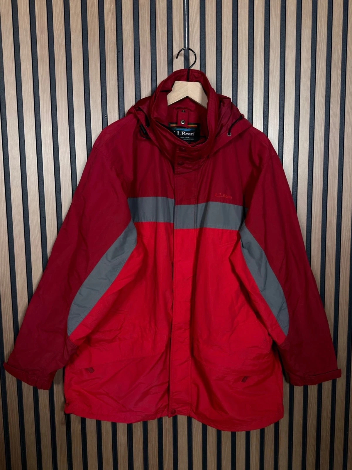 LL Bean Jacket Large Mens Red Hooded Coat 100% Nylon Weatherproof Snowboarding