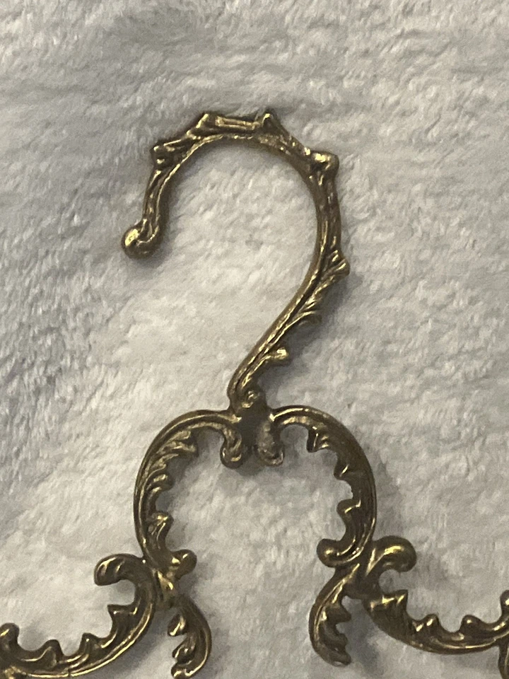 Cabide parisiense Victorian Trading Co. com ganchos para mordomo | Valet - Imagem 4 de 4