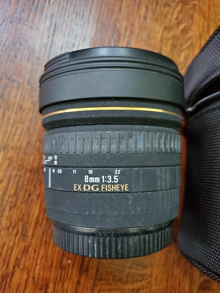 【MINT】Sigma 8mm f/3.5 EX DG FISHEYE AF Lens For Canon EF - Image 2 of 4