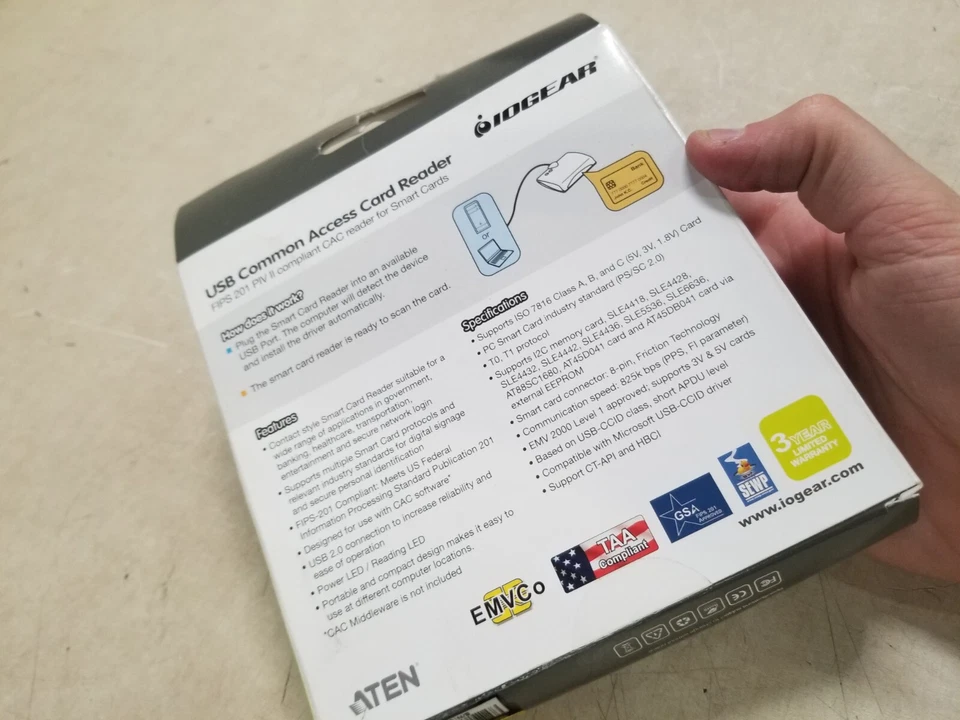 IOGear GSR202 USB Smart Card Access Reader in Black - Image 3 of 3