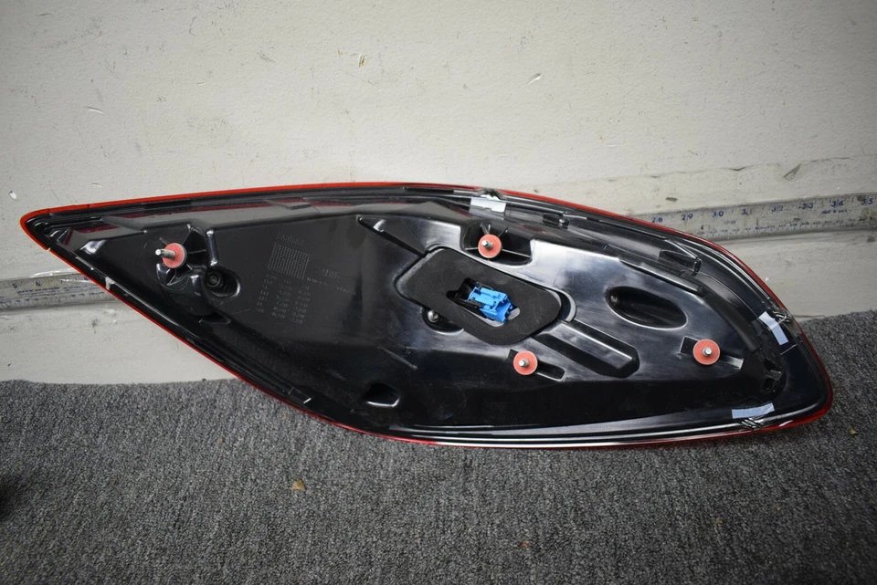 2018-2019 MERCEDES BENZ S450 RIGHT SIDE TAIL LIGHT FACTORY OEM - Image 4 of 4