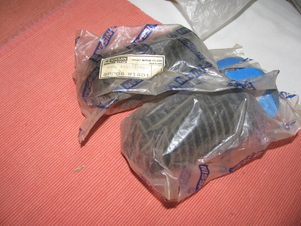 1980-1983-DATSUN 280ZX 810 LH/RH STEERING RACK BOOTS NLA NOS - Imagem 2 de 4