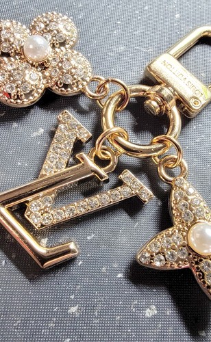 Louis Vuitton Monogram LV Keychain Charm Key Ring Holder - Picture 2 of 3