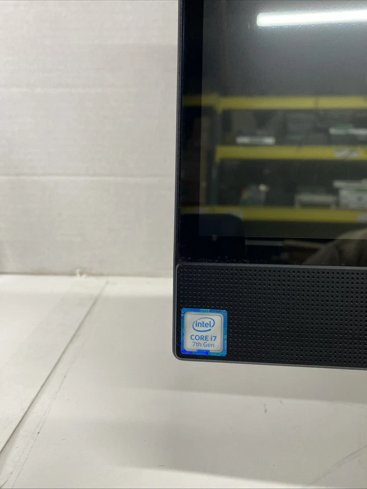 Dell Inspiron 3477 Aio 23.8'' Touch Screen i7-7500U 12 GB RAM 512 GB SSD/adapter - Image 2 of 4