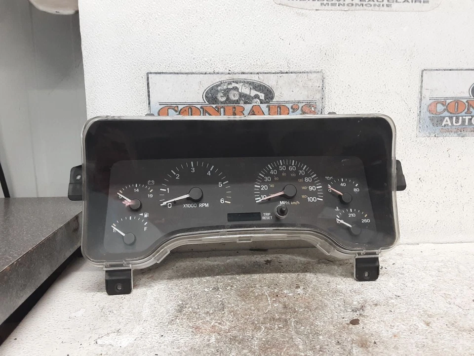 Speedometer Cluster With Tachometer LHD MPH Fits 99-01 CHEROKEE 1557933 - Image 2 of 4