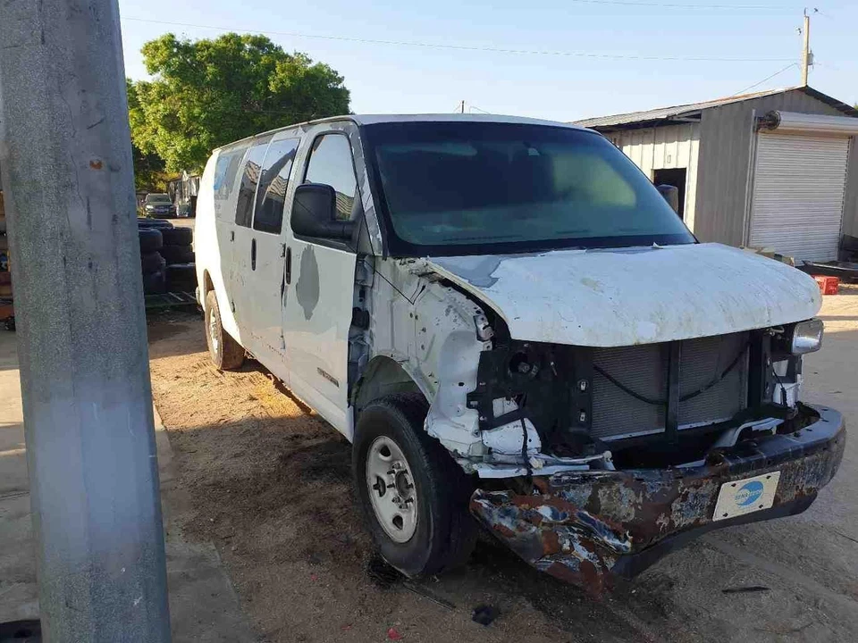 Conjunto de faros GMC VAN SAVANA 2500 izquierda Foto 2 de 4