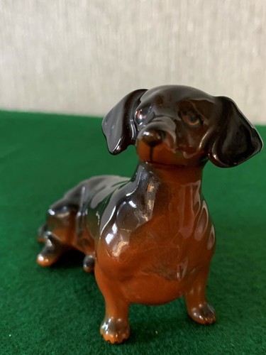  BESWICK DOG DACHSHUND SEATED SMALL MODEL No. 1460 BLACK & TAN GLOSS PERFECT  - Picture 5 of 8