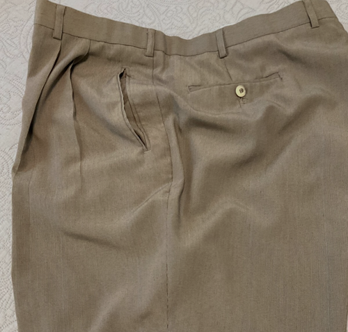 Pantaloncini da golf uomo Greg Norman taglia 40 verdi pieghe poliray con una striscia molto sottile