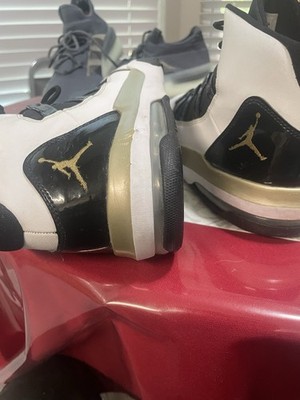 Air Jordan Max Aura White Black Gold Sneakers Size 11 AQ9084-107