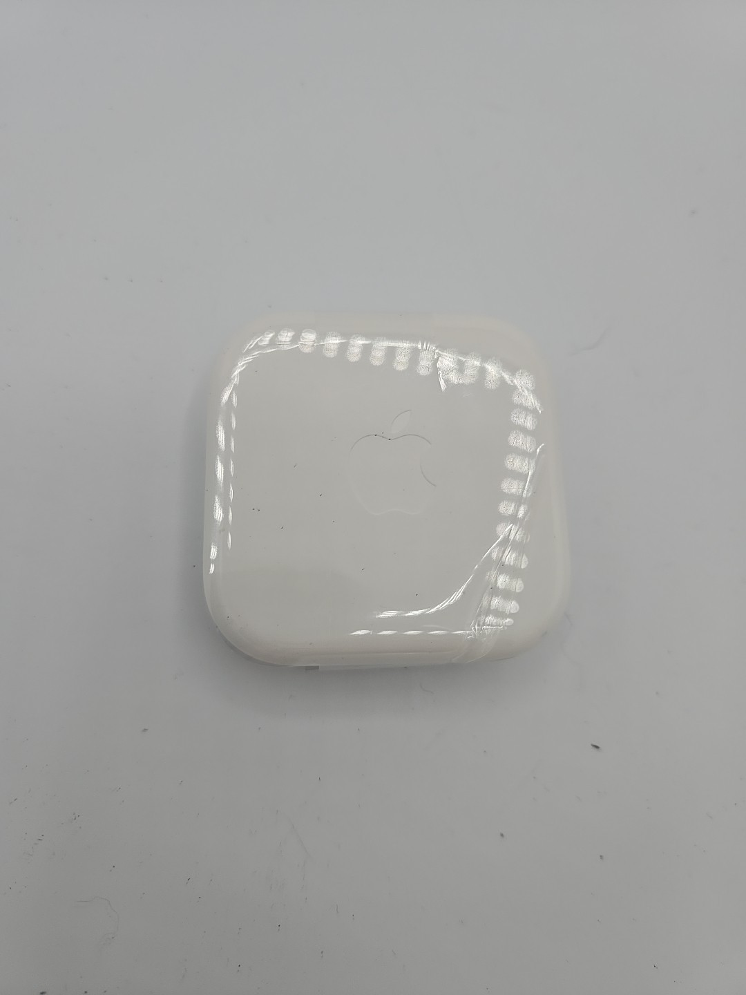 APPLE EarPods #A1472 3.5mm w/ In Ear Canal Headset Headphones. White. NEW.