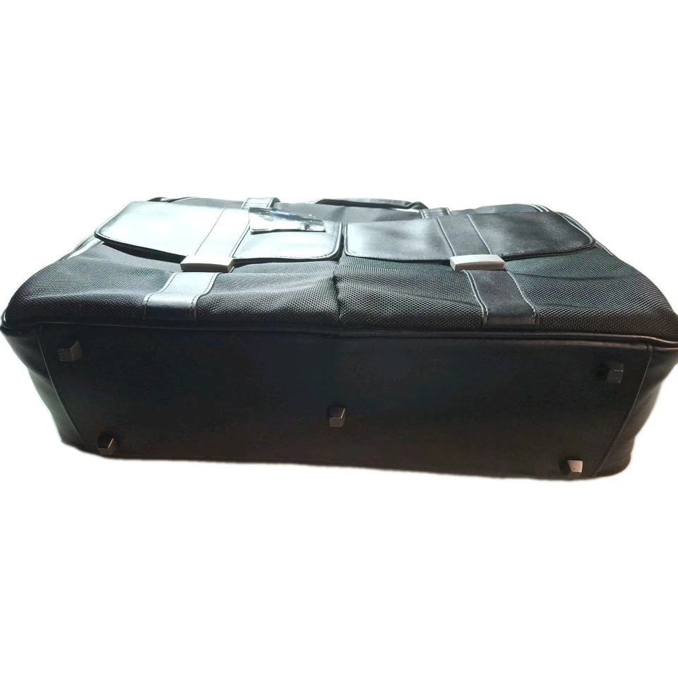 Estuche de transporte ejecutivo HP para portátil de 15,6" cuero negro sin precio base # AX679AA Foto 2 de 4