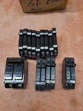 G E Breakers One 60 amp, dwa 50 amp, jeden czterdzieści amp, dziewięć 20 amp, wszystkie