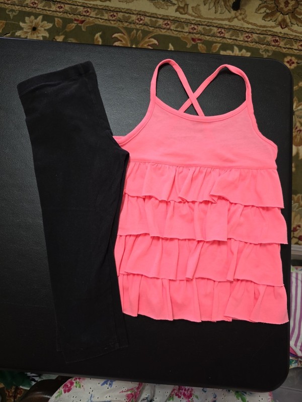 Girls Sz 5-6 Capris And Ruffled Twisted Strap Tank Top