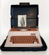 SILVER-REED 8650 PORTABLE TYPEWRITER W/Carrying Case - Made in Japan/RETRO thumbnail