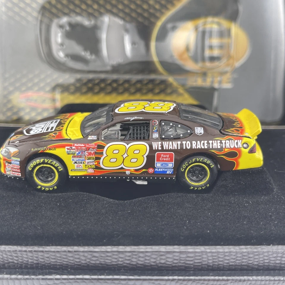 1/64 Dale Jarrett Elite Action RCCA #88 UPS/FLAMES Race The Truck 2001 Taurus Foto 4 de 4