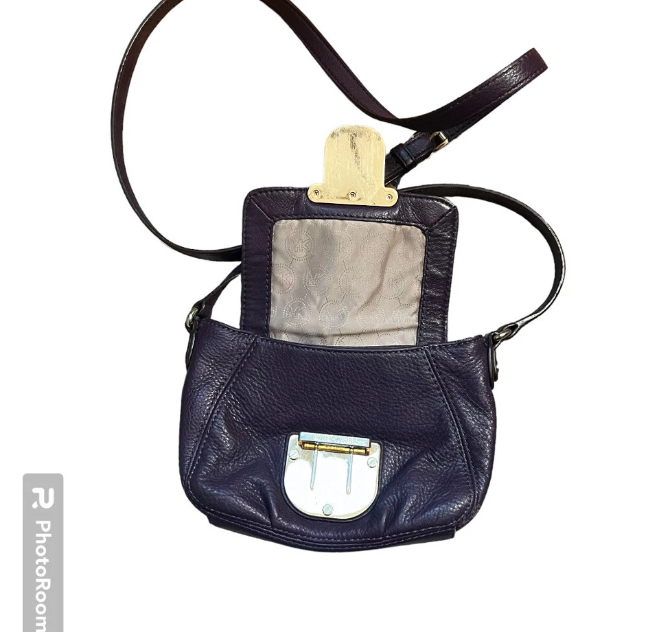 Bolso Bandolera Michael Kors Charlton Púrpura Cuero Guijarro $128 Mini Bloqueo a Presión Foto 3 de 4