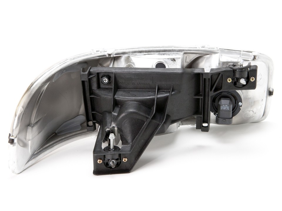 Sell 99-06 GMC Sierra / 00-06 Yukon Headlight Headlamp Left Driver Side Halogen New In Fort