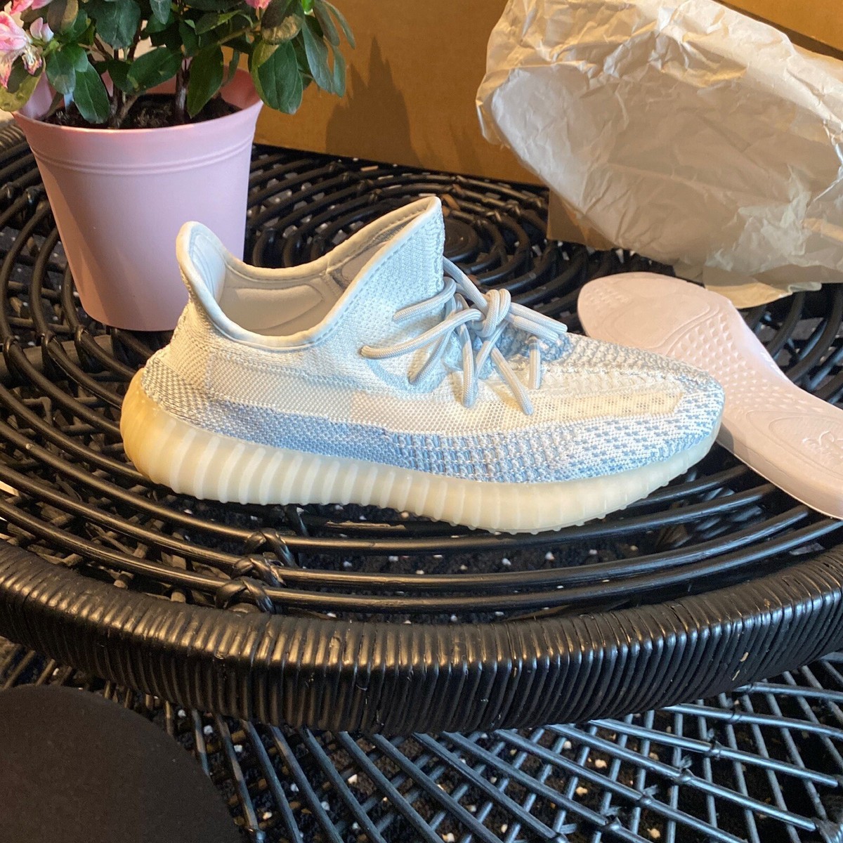 White Yeezy Sneakers Yeezy Boost 350 Cloud Blue V2 Cloud White All