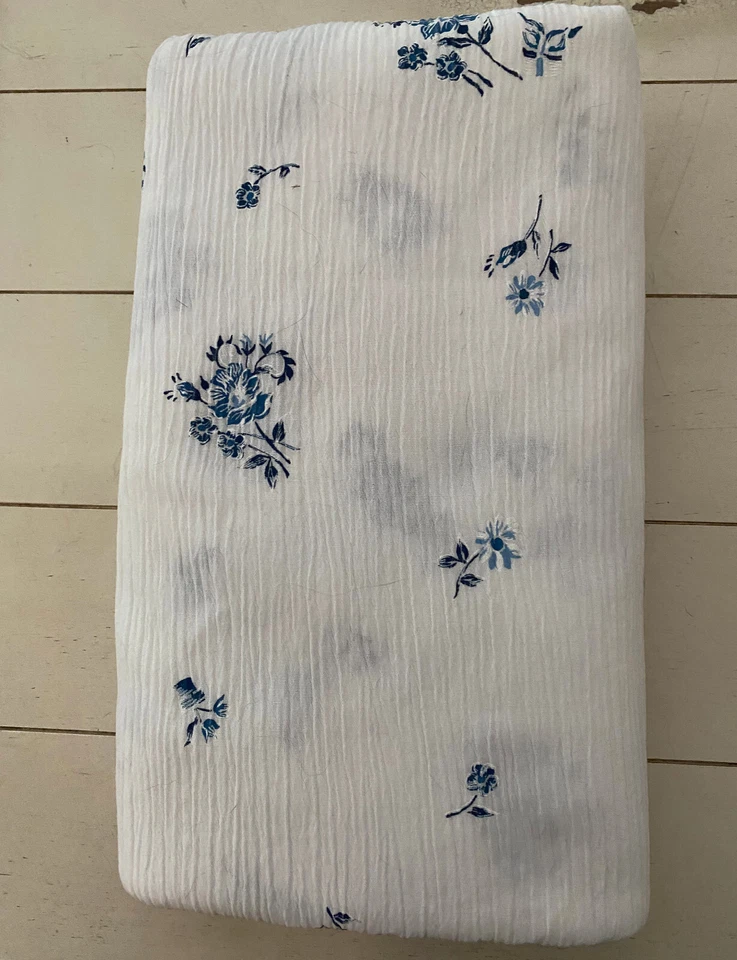 White with blue flowers pleated chiffon fabric sew/quilt/craft 60" x 2.5 yards - Image 2 of 3