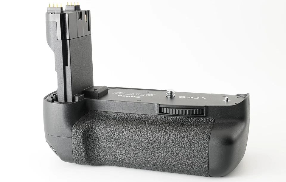 Canon BG-E7 Battery Grip for the EOS 7D Digital SLR Camera #302 - Image 2 of 4