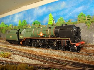 Hornby oo gauge BR 4 6 2 super detail Merchant Navy locomotive 35012 Mint