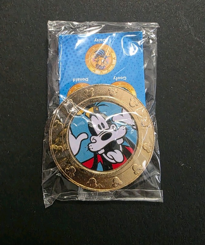 Still in bag. Goofy coin. Disney Mickey Mouse Wonder Mates Coin Goofy. 