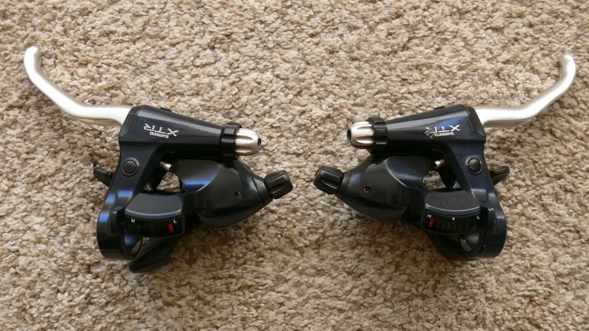 SHIMANO 950XTR 8s別体シフターset SHIMANO 950XTR 8s別体シフターset