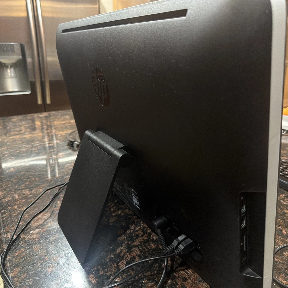 HP 23-r117c 23" All-in-One Computer 1TB Windows 10 AMD A6-6310 - Image 2 of 4