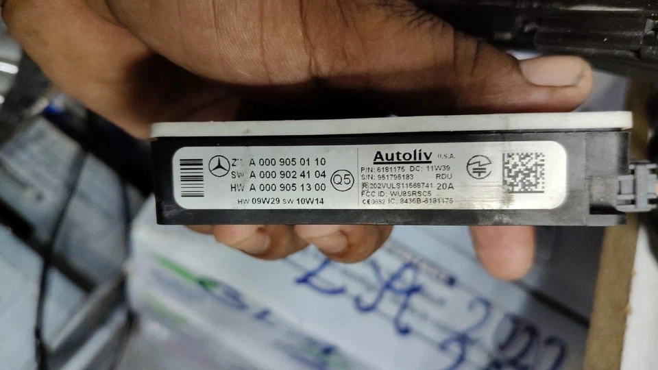 GENUINE Mercedes Benz radar sensor blind spot W204 W212 W166 W221 A0009050110 - Image 2 of 4