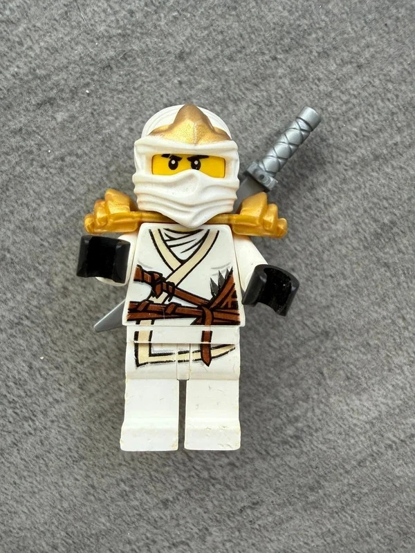 LEGO Ninjago 9440 Venomari Shrine, photo 3 sur 5