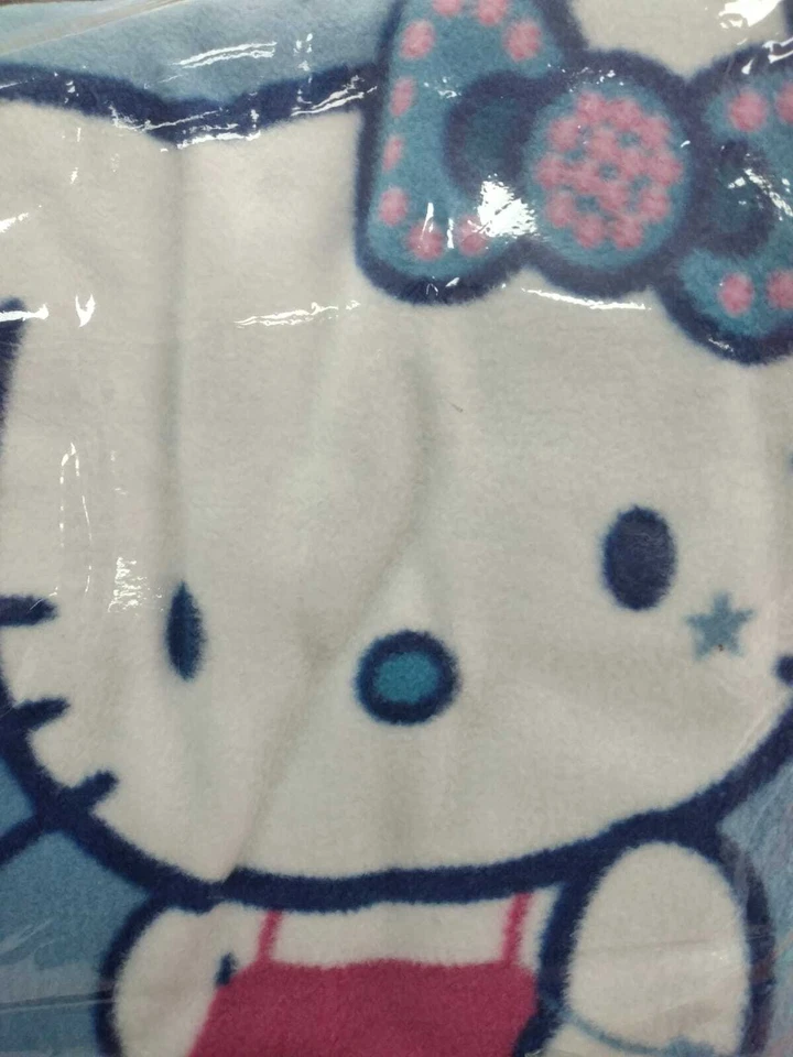 PLAID GABEL HELLO KITTY JEANS 130X160 CM MOTIVO PIAZZATO HELLO KITTY IN PILE - Immagine 2 di 4