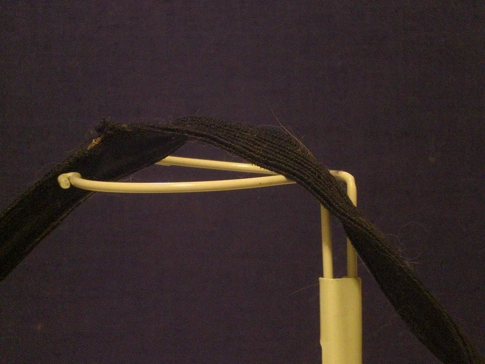 LOTE DE DOS MONEDEROS CORDE VINTAGE Y MONEDERO CLUCH PLATEADO SIN MARCA Foto 2 de 4