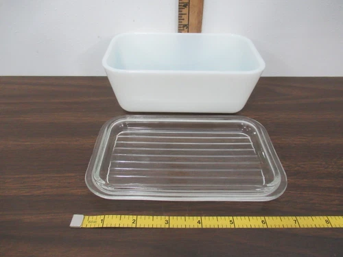 Pyrex blue butterprint refrigerator dish 502  with lid