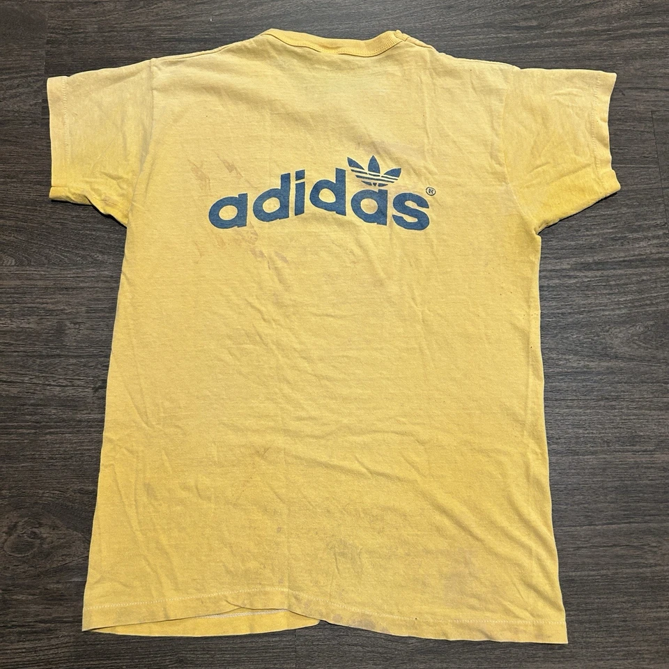 复古 20 世纪 70 年代末阿迪达斯图形 T 恤男式 S 美国制造单针黄色 — 第 2/4 张图片