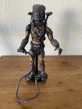 Hot Toys MMS 53 Alien Vs. Predator : Requiem Wolf Predator 1/6 Figure