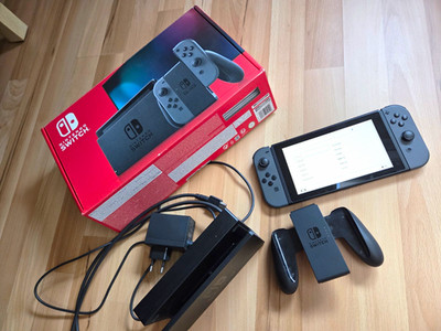 Nintendo Switch V2 HAC-001(-01) OVP