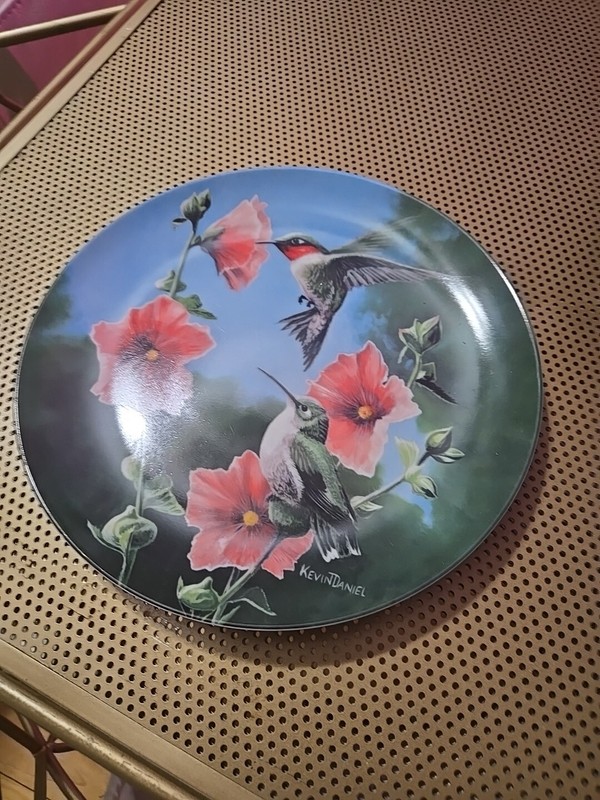 Vtg 1986 Edwin M. Knowles "The Hummingbird" by Kevin Daniel Fine China Plate J45
