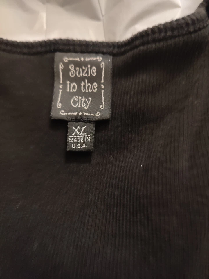 Susie In The City Talla XL Negro Cuello en V Línea Con Acentos Metálicos Sin Mangas Foto 2 de 4